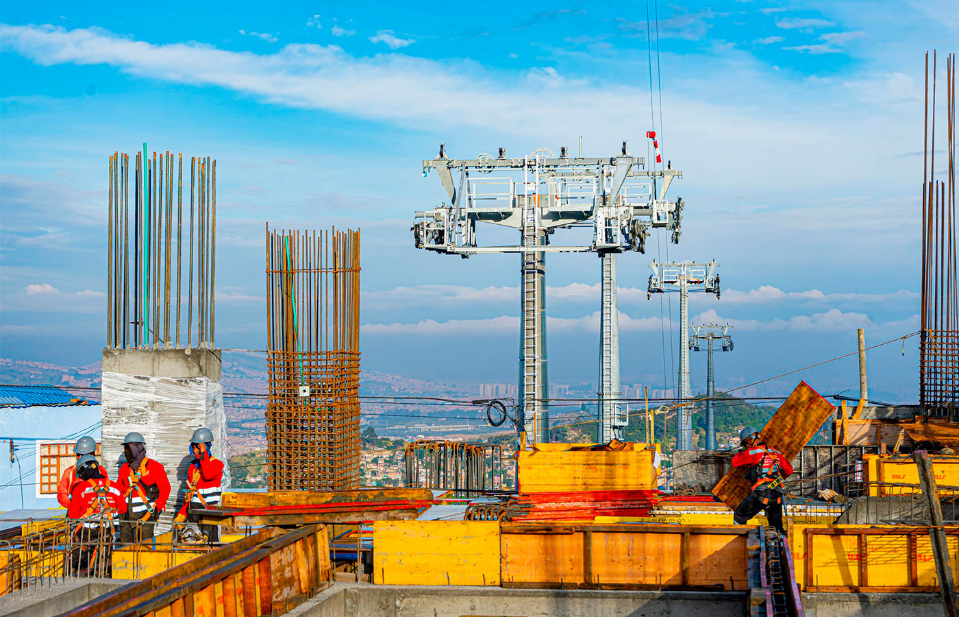 Colombia: Obras del TransMicable San Cristóbal superan el 59 % de avance