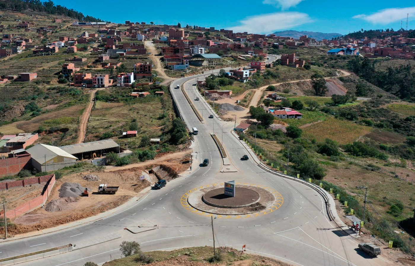 Bolivia: Presidente Arce entrega la Doble Vía Sucre–Yamparáez