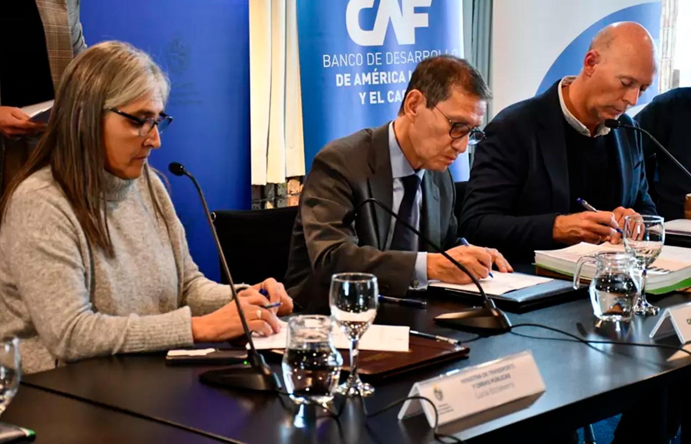 CAF y Uruguay firman convenio para elaborar Plan Maestro de Transporte Ferroviario