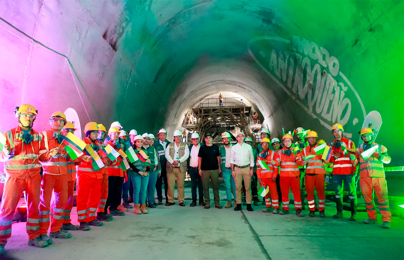Colombia: Finalizan obras de revestimiento en los 9.7 km del túnel del Toyo