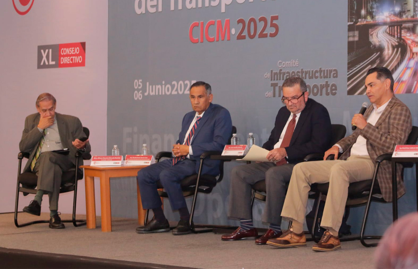 Con 20 trenes de pavimentación, la SICT ejecutará obras en más de 15 000 km