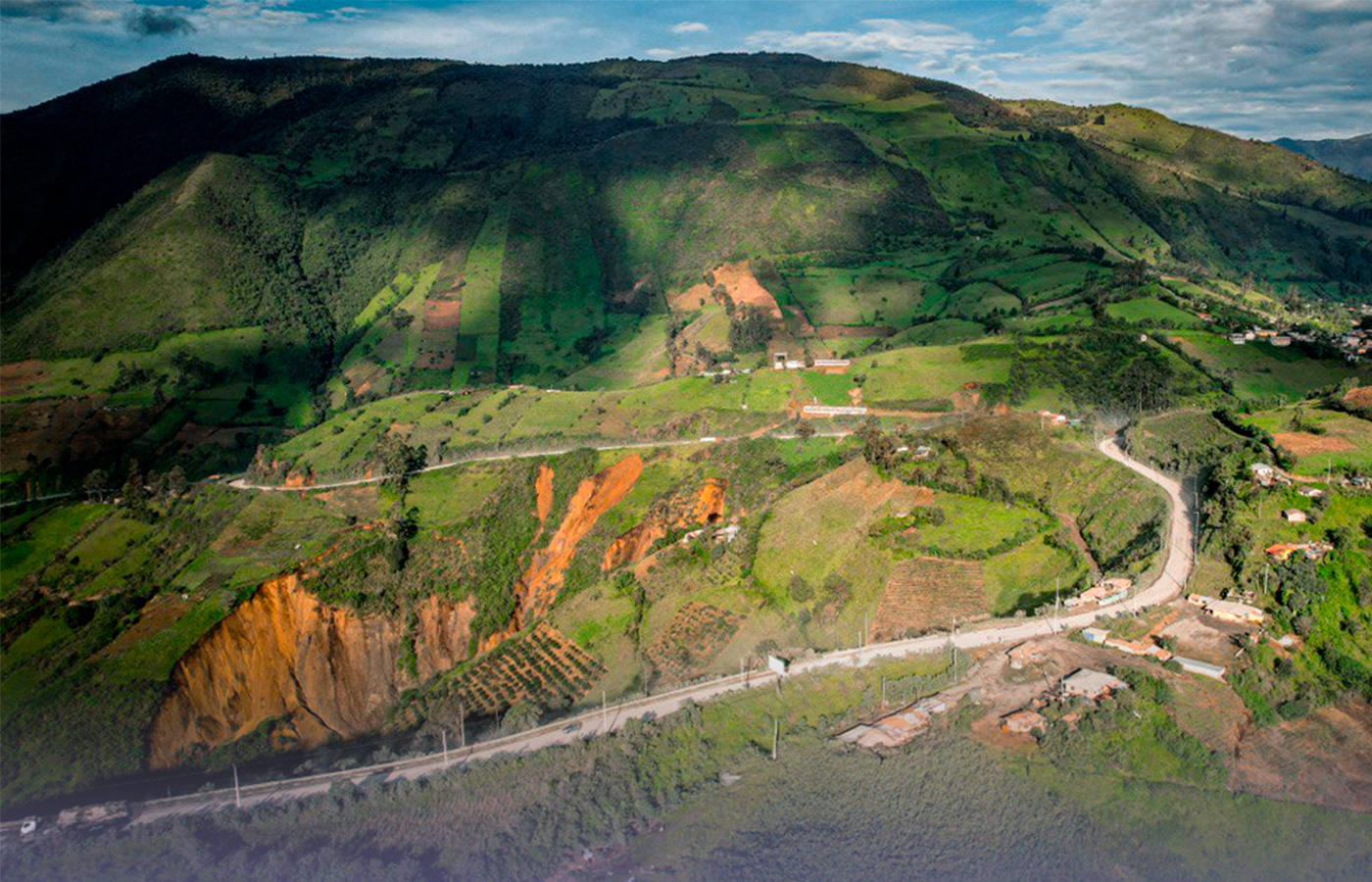 Ecuador: MTOP adjudica contrato de la vía Balbanera – Pallatanga – Cumandá