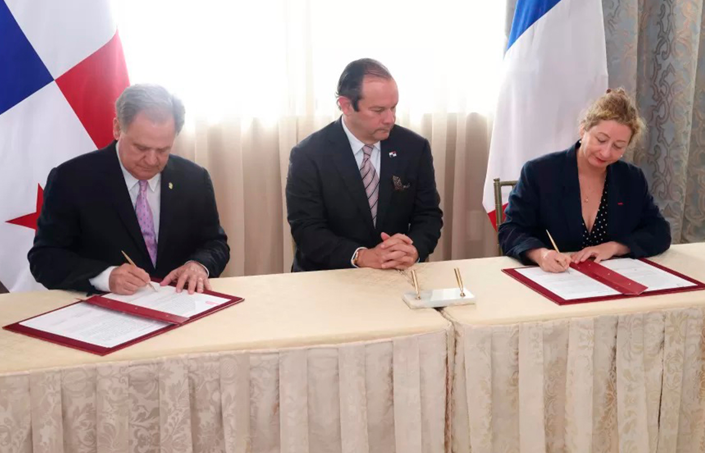Panamá y Francia firman declaración de intención para tren Panamá–David–Frontera