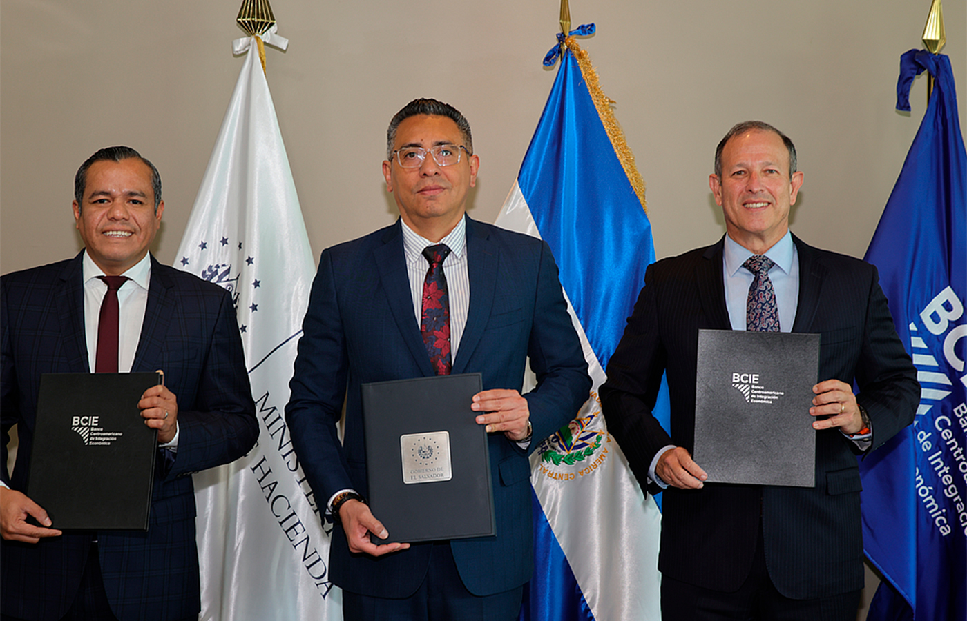 BCIE y El Salvador formalizan financiamiento para el Programa Surf City – Fase II