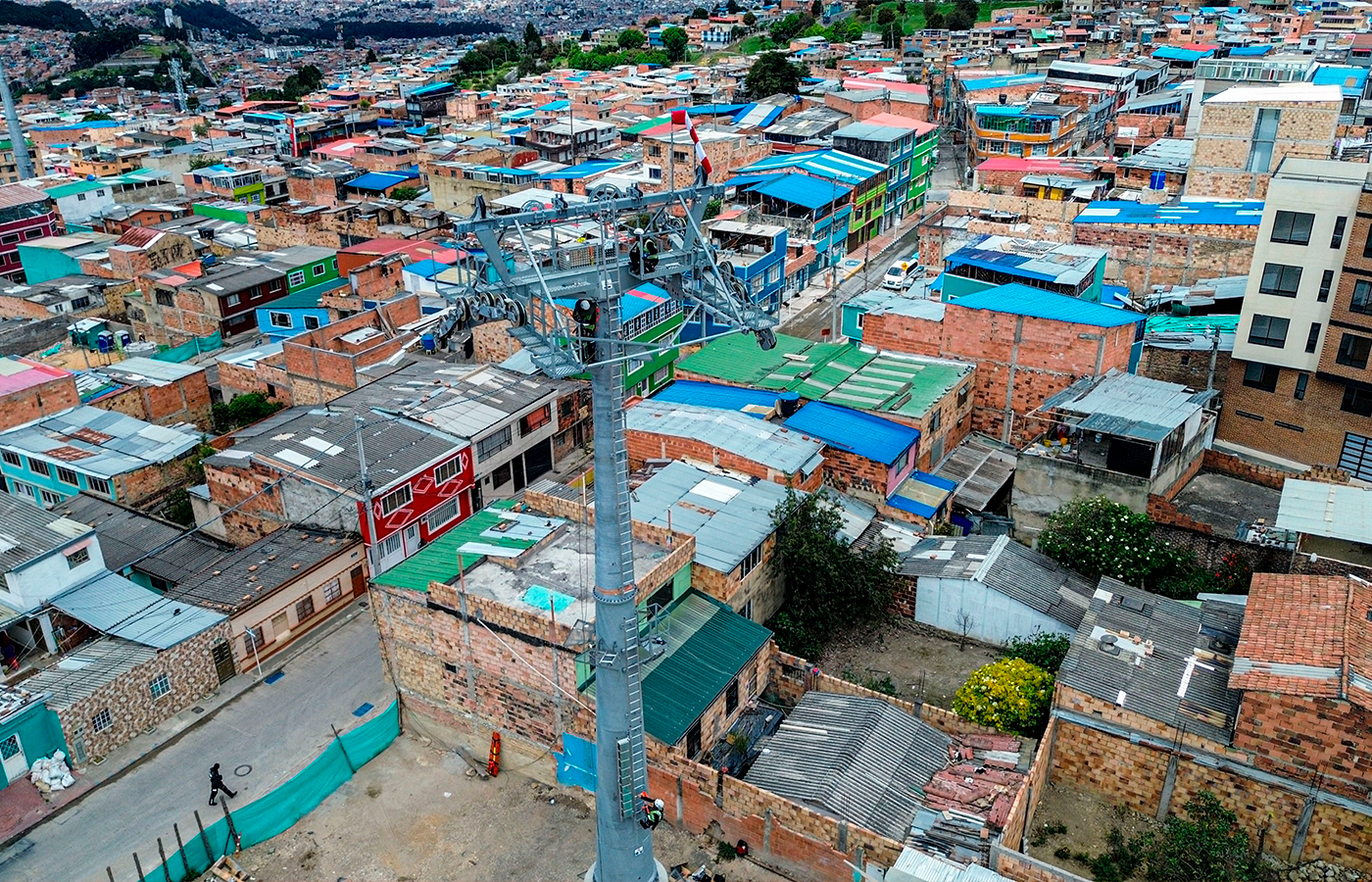 Colombia: Finaliza izaje de las 21 torres del TransMiCable San Cristóbal
