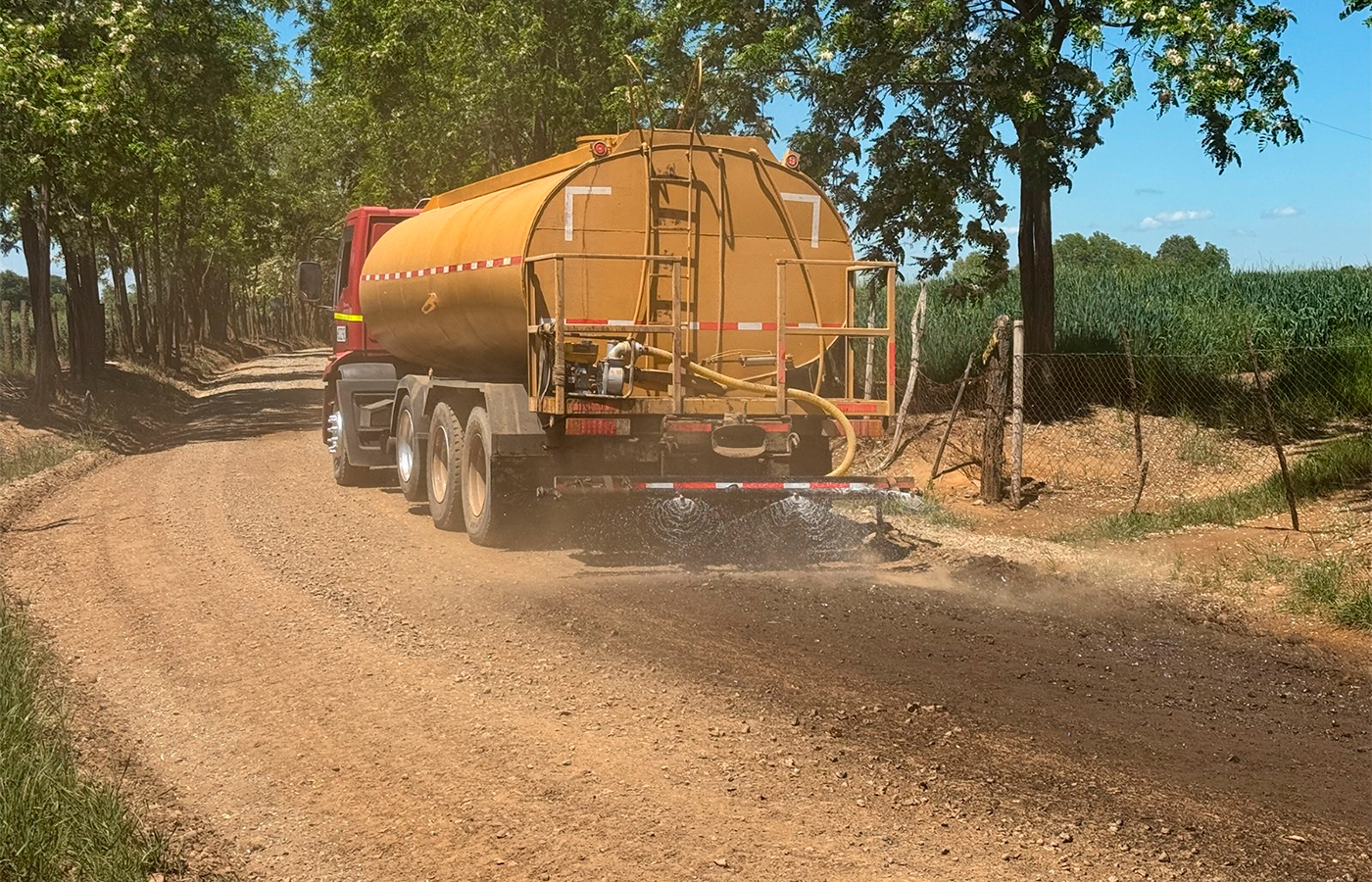 Chile: Región de Ñuble inició aplicación de matapolvo en caminos rurales 