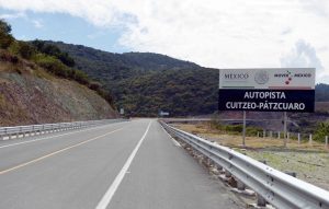 Autopista-cuitzeo-patzcuaro-2